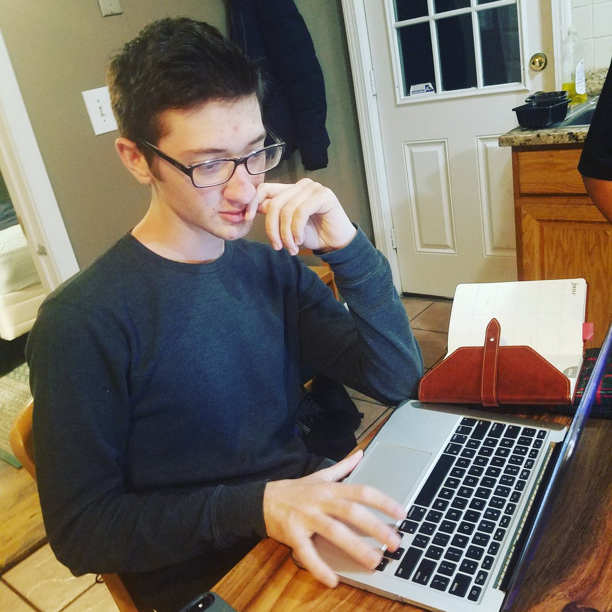 thebeachepisode's tweet photo. Jody, our rehearsal manager, during our most recent band meeting. We set an upload schedule and brainstormed ideas for new content!
#summer #noschool #berkleecollegeofmusic #bandlife #collegelife #nerd #fandom #geekcore https://t.co/OhO0AAMpwl
