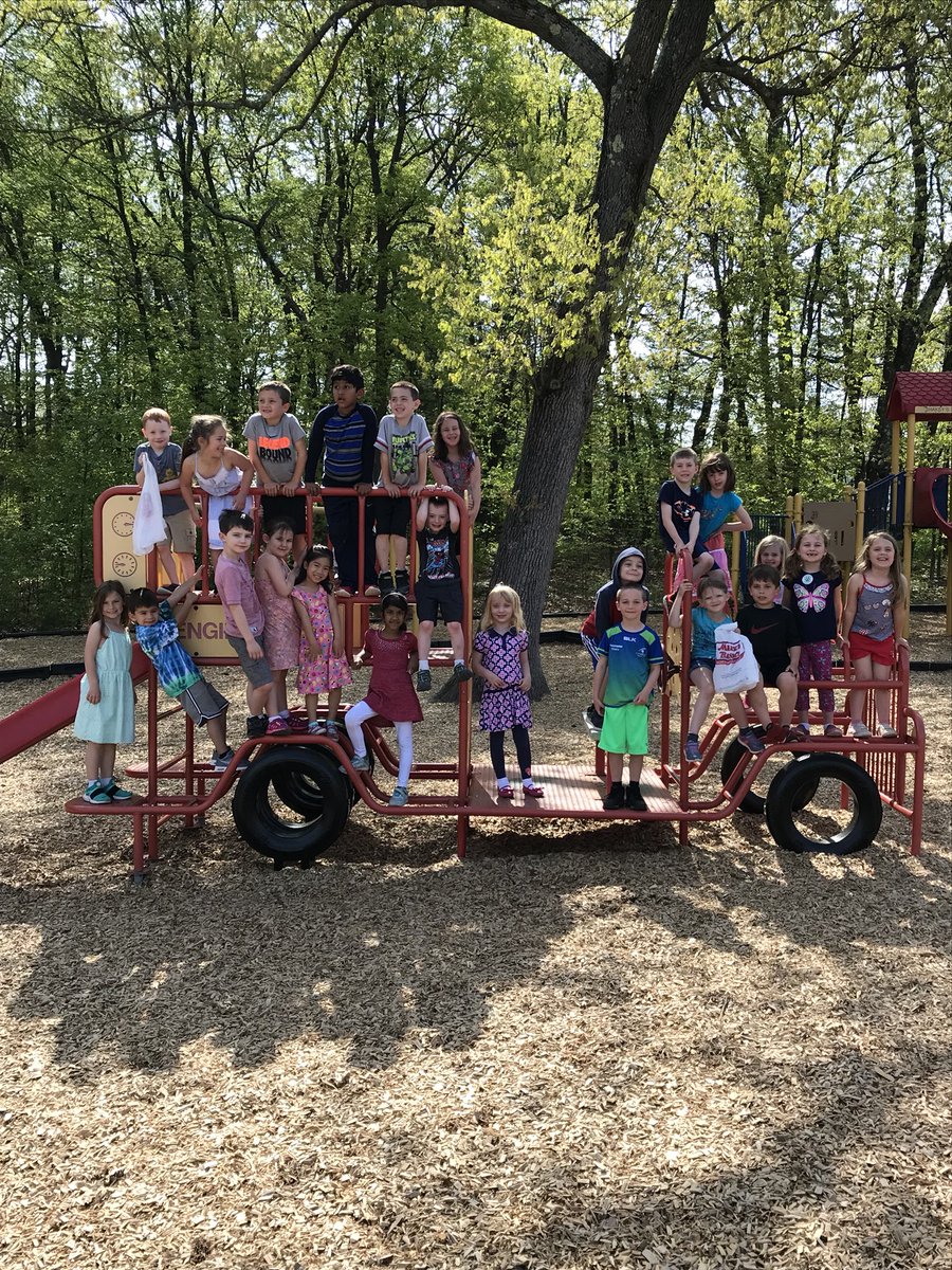 MrsKHarte's tweet photo. One of my students told me he was finding little pieces of trash on the playground like lollipop sticks and plastic straw wrappers, and it really made him sad. So he asked his friends to stop playing and pick up instead. They all said yes!  So proud of this group. https://t.co/oC2MT2CJ8X