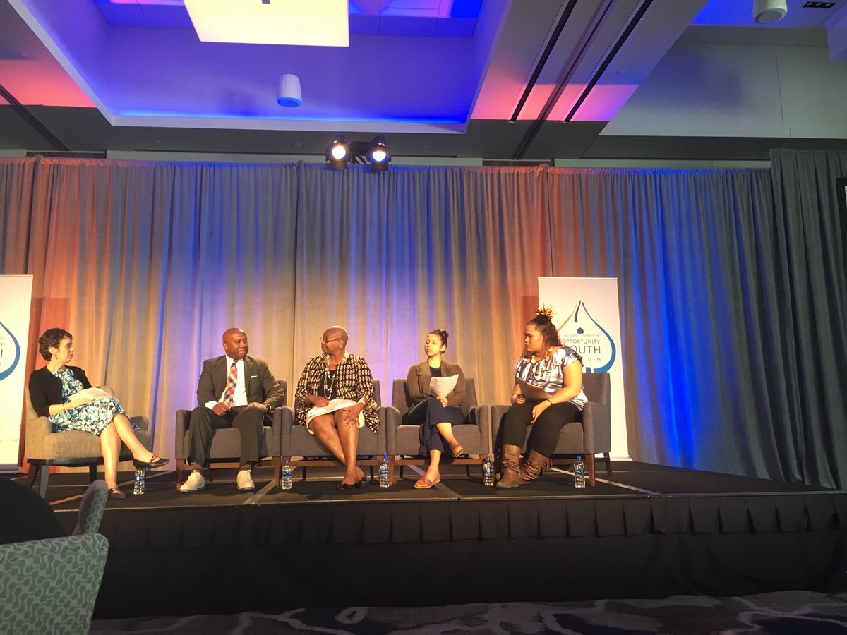 ShaniceSpeaks's tweet photo. Opportunity Youth Incentive Fund Aspen Lunch Panel with Year Up Seattle Alum &amp; Americrops  Soar/ United Way memeber Freda Crichton  @yearupalumni @YearUpPS @AspenFCS @OYUnited @UnitedWay @AmeriCorpsAlums @AmeriCorpsVISTA @AmeriCorps  #OYIF #oyif #Socialimpact #community #seattle https://t.co/Ut86WRiuiY