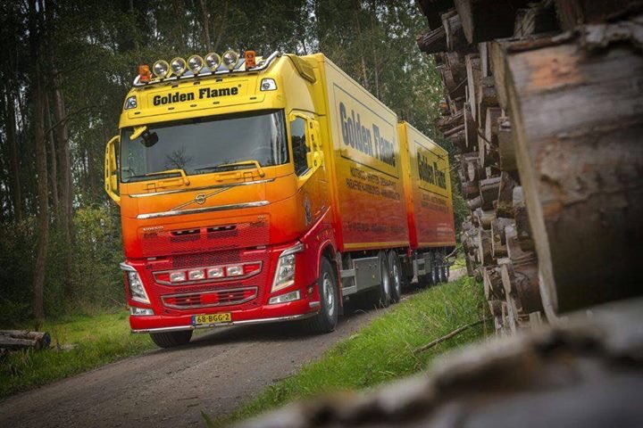Zojuist een leuke #samenwerking aangegaan met Golden Flame International BV voor de levering van #houtskool #aanmaakblokjes #zweedsefakkel #briketten #haardhout #citronella. Vanaf deze week zult u de artikelen aantreffen in De Krabbemarkt #brielle