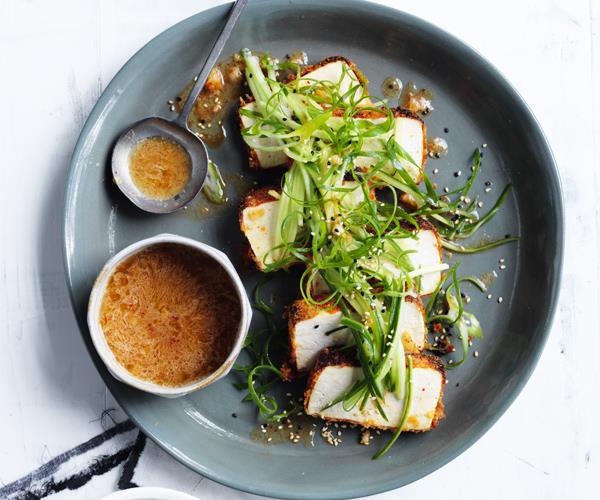 GourmetTweets's tweet photo. This dish is the rebuttal to every "tofu is boring" argument ever. https://t.co/V80ZPPzBQ5 https://t.co/gw7waBuZdi