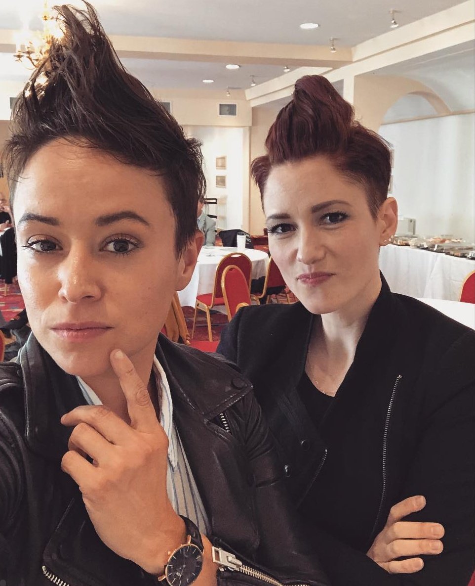 TravelerClaudi's tweet photo. BRIANA IS BLESSING US AGAIN. πππ #brianavenskus #chylerleigh #StarfuryConventions #Ultimates2018 #Backstage ( via IG houseofvenskus ) https://t.co/zsHijhEyEd