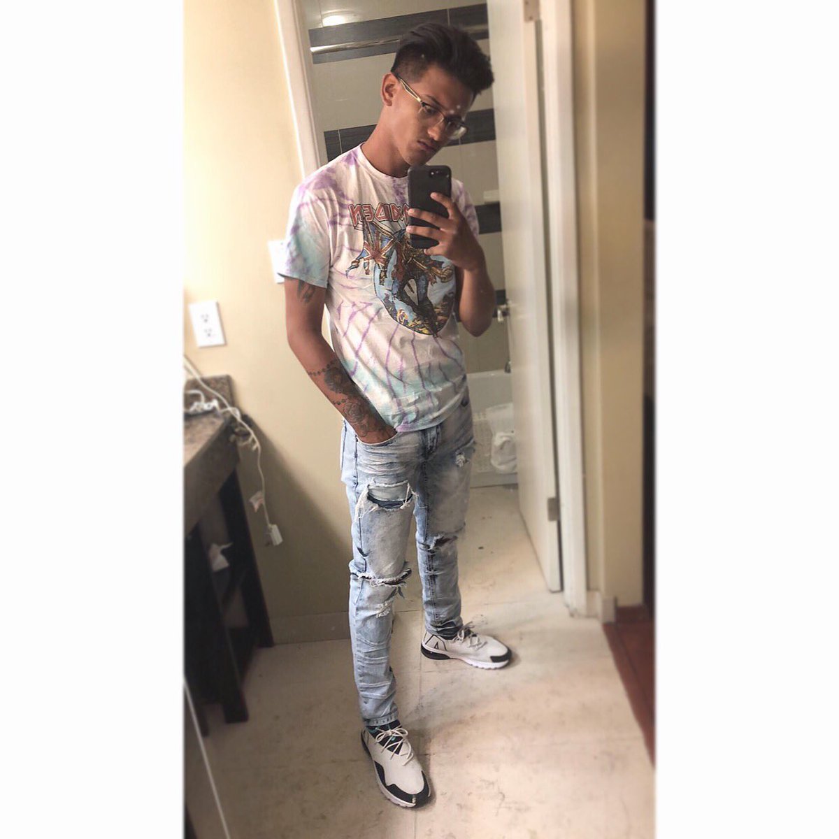 isxrvel's tweet photo. It wasn’t going right so I just took it left https://t.co/w3XYjoWNjG