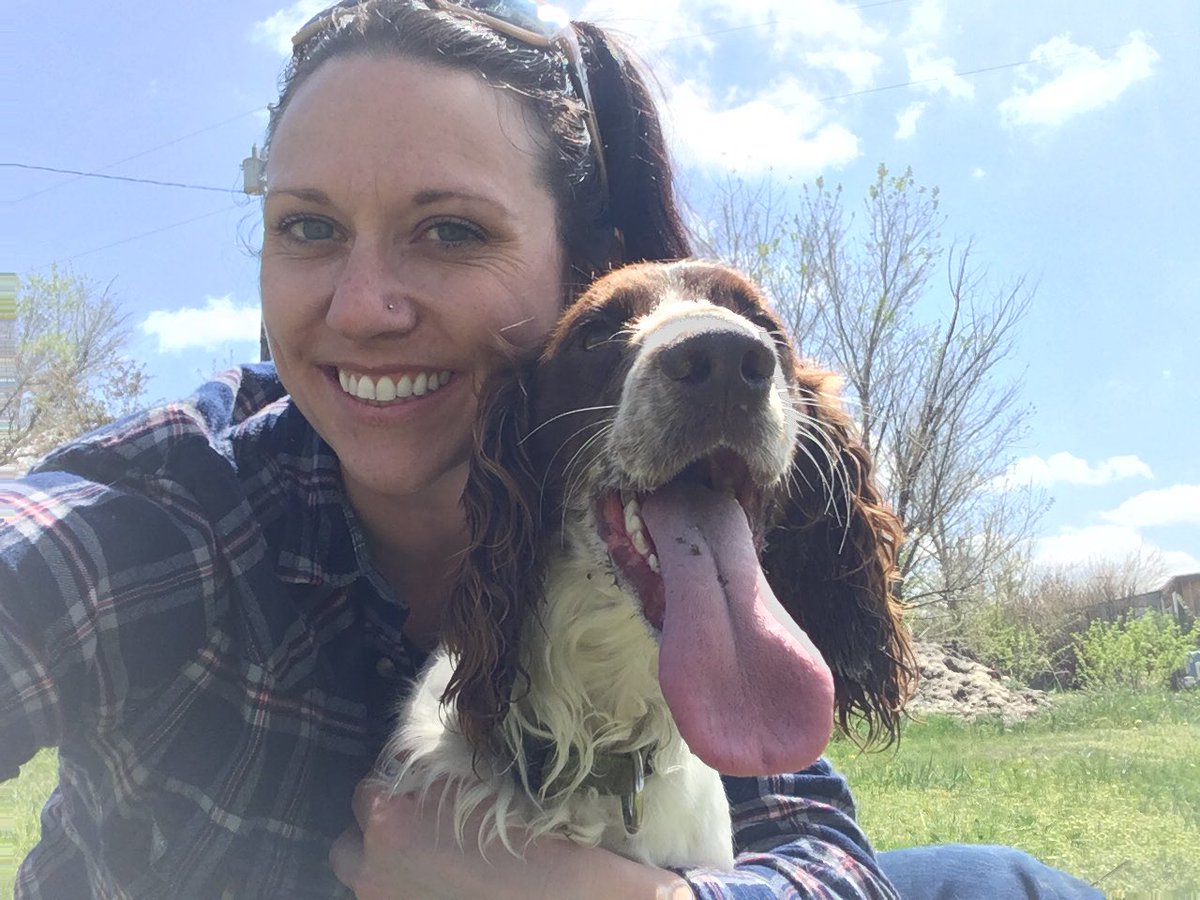 This goofy girl gets better every day and makes me smile ear to ear😁 #ToungeOutTuesday #MudCreekHuntsGunDogs #PokeyPearl