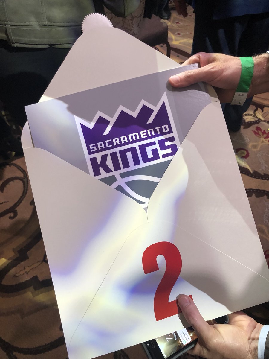 mr_jasonjones's tweet image. There’s the lucky envelope