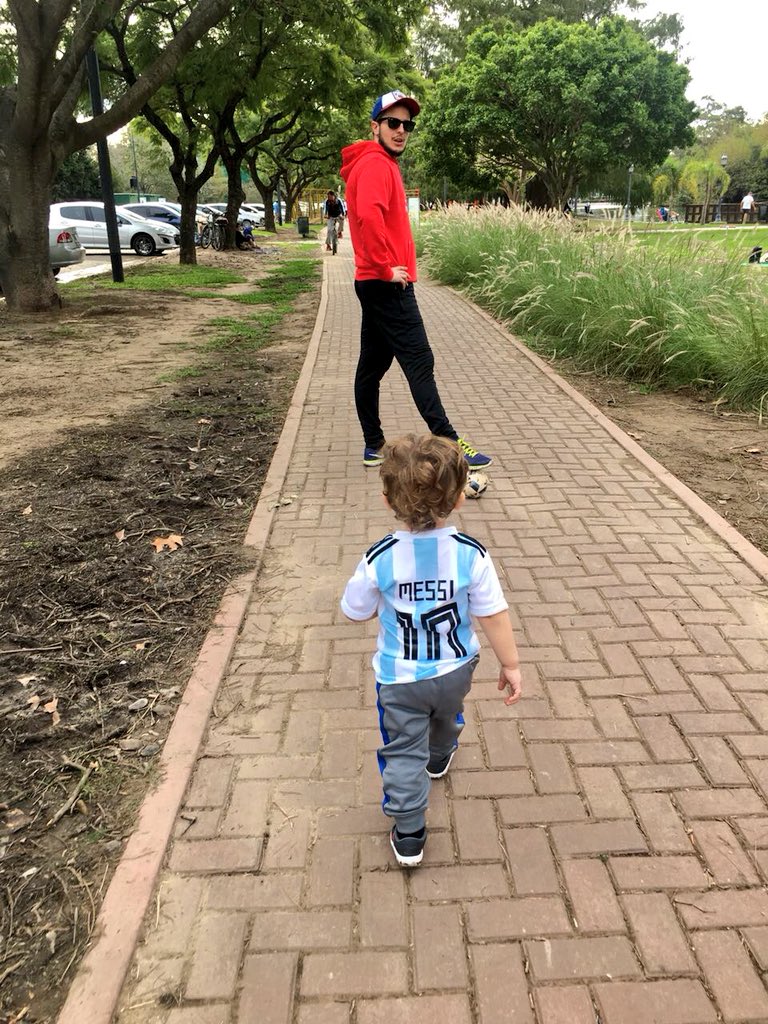 Her_Albo's tweet photo. Nos estamos preparando para la #WorldCup2018 #Argentina #Messi #Leon2016 🦁 https://t.co/zvpCcNrDRI