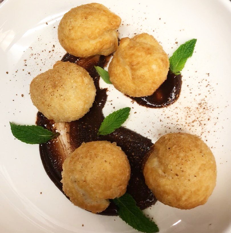 Showing off the dessert of this past Mother’s Day. 
#yyj #yyjfood #dessert #donuts #indianfusion #varshayyj