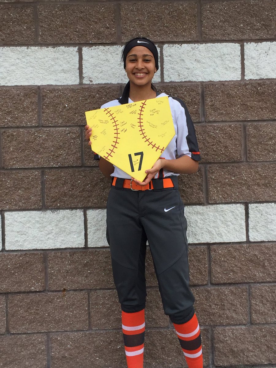HHHsoftball's tweet photo. Happy Birthday Hollywood!! https://t.co/7hp7dXr5MB
