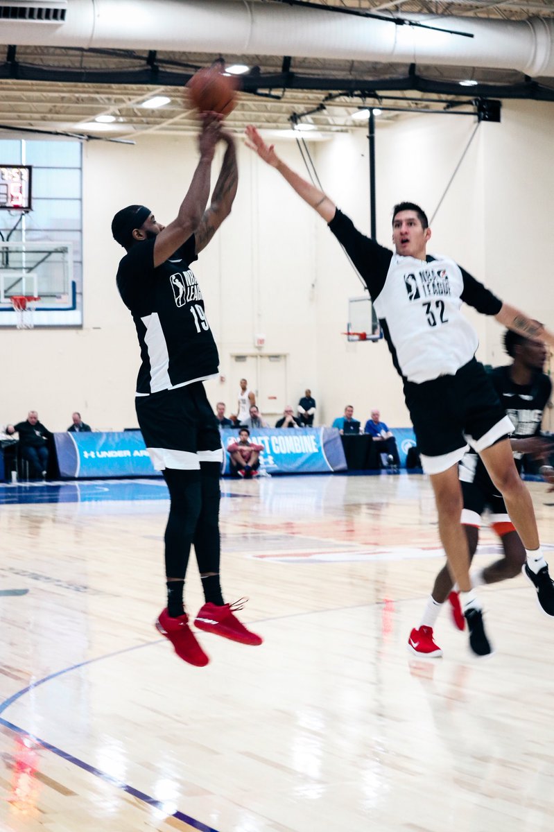 OntClippers's tweet photo. Check out @HentonBuckets23 and @Be_LikeIKE doing their thing at the #EliteMiniCamp in Chicago! 💯🏀😎 https://t.co/zci6574nbt