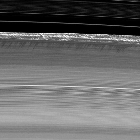 Xavi_Bros's tweet image. The surprising 2,5 km tall vertical structure in #Saturn's B #ring are material accumulation due to some #moonlets gravitational influence. #Cassini