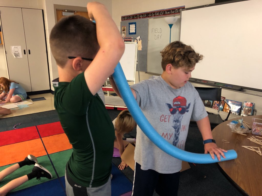 kelly_bonebrake's tweet image. Creating a chain reaction #nkcgenius @ClardyElemNKC #forcesinmotion