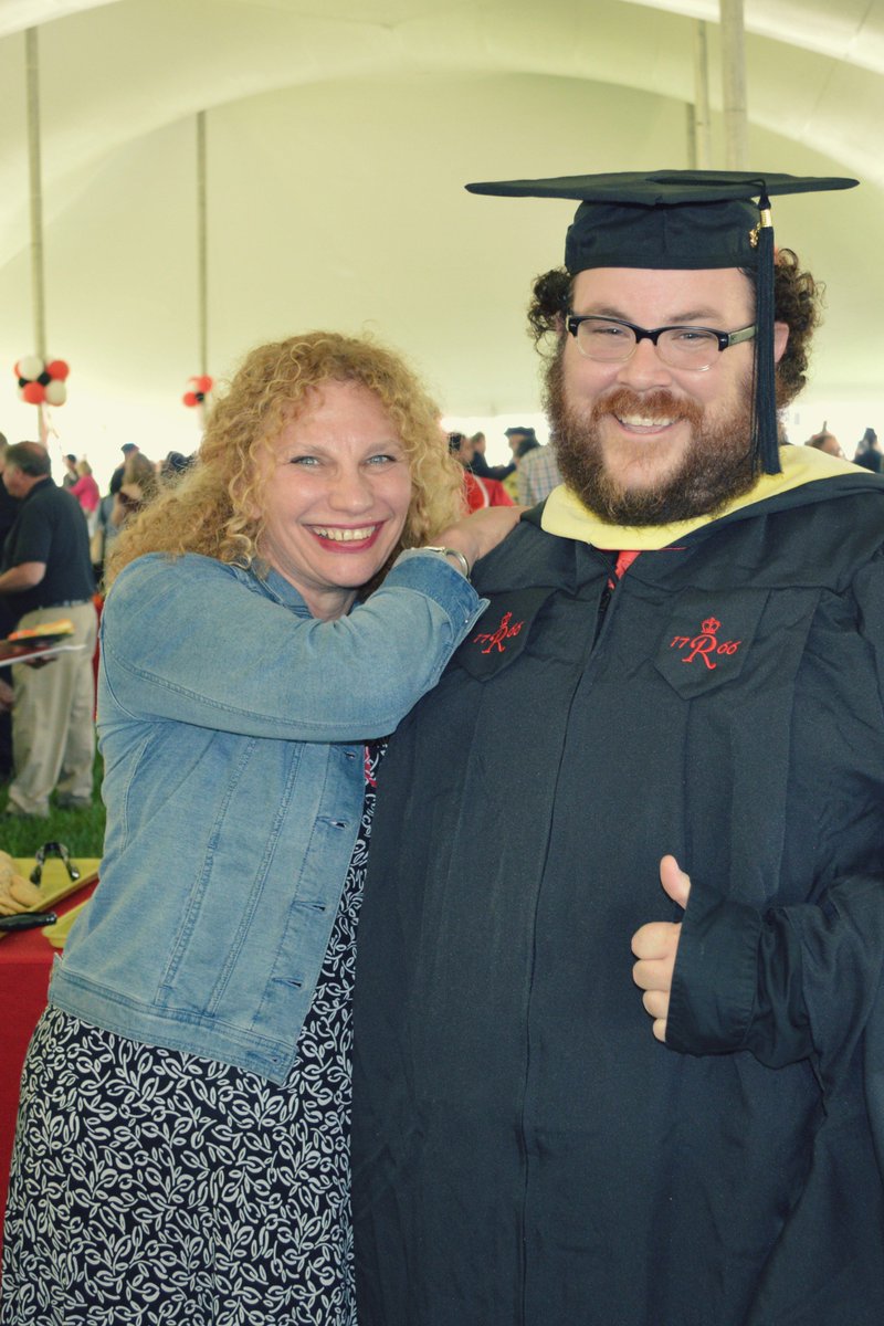 LibraryMedlin's tweet photo. It was exciting to actually meet several friendly faces @RutgersCommInfo #Commencement @joycevalenza #RutgersGraduation #RUSCI https://t.co/Pqlo9upLmv