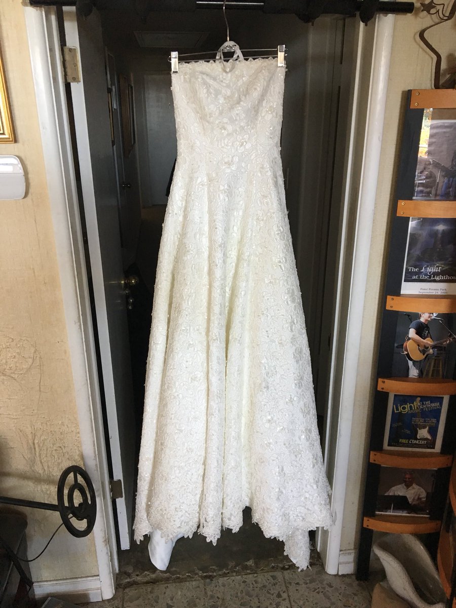 AngelGowns's tweet photo. A HUGE thank you to Gustavo and Erika Moran for this beautiful dress! It will be used to make many beautiful Angel Gowns 😁 https://t.co/E3oRvRfK4P