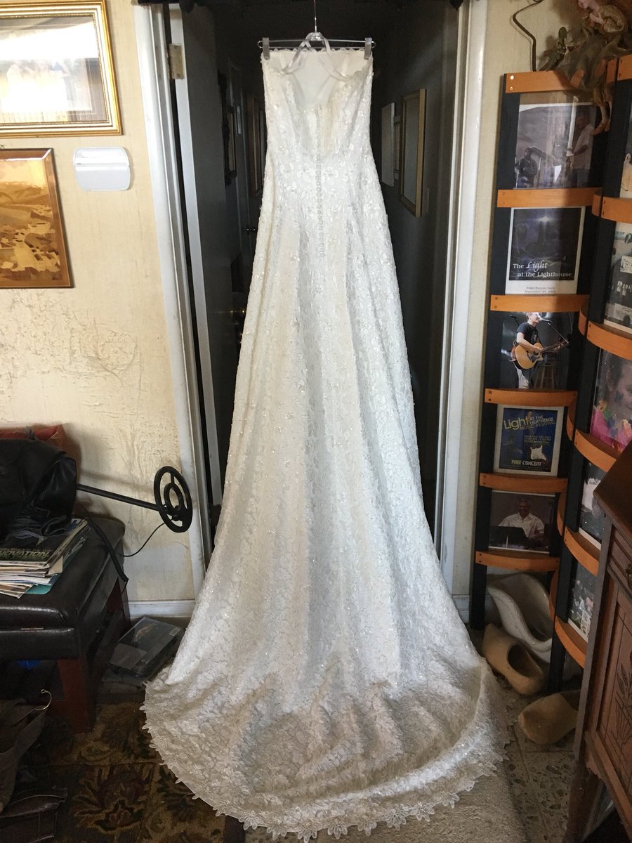 AngelGowns's tweet photo. A HUGE thank you to Gustavo and Erika Moran for this beautiful dress! It will be used to make many beautiful Angel Gowns 😁 https://t.co/E3oRvRfK4P