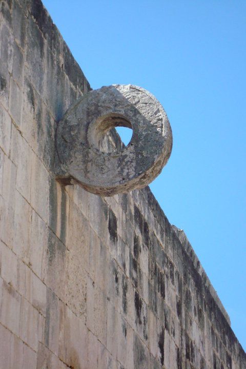 ExpertTravelers's tweet photo. The ball court in Chichen Itza was more than just a place for games.  Many historians believe that the losers of such games could sometimes face death.
#sevenwonders #chichenitza #mexico #historicgames #dontlose #highstakesgames #mayanswereserious #travelblogging #ancientsports https://t.co/Iy9Ni84Csr