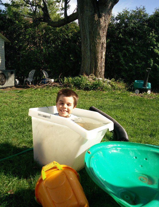 CanuckKidsTV's tweet photo. No Spa? No Problem!
 #kids #kidsdothedarndestthings https://t.co/Mwr6CS853R