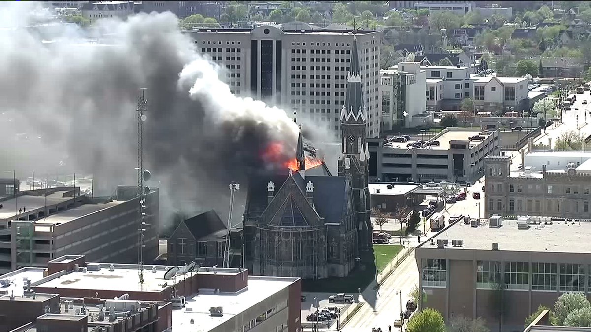 JCParnon's tweet photo. Breaking: massive fire in downtown Milwaukee, more on @fox6now https://t.co/5G9HlGO9qj