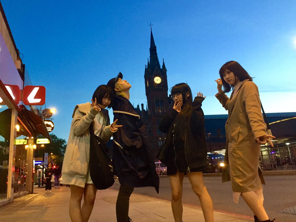 vinyljunkierec's tweet photo. Maison book girl arrived in the UK!!! 👏 See you at @hareandhounds in birmingham tomorrow! 
TOURは明日からスタート！
#maisonbookgirl #mbguktour2018 #readtheair https://t.co/sX3QavC7Nx