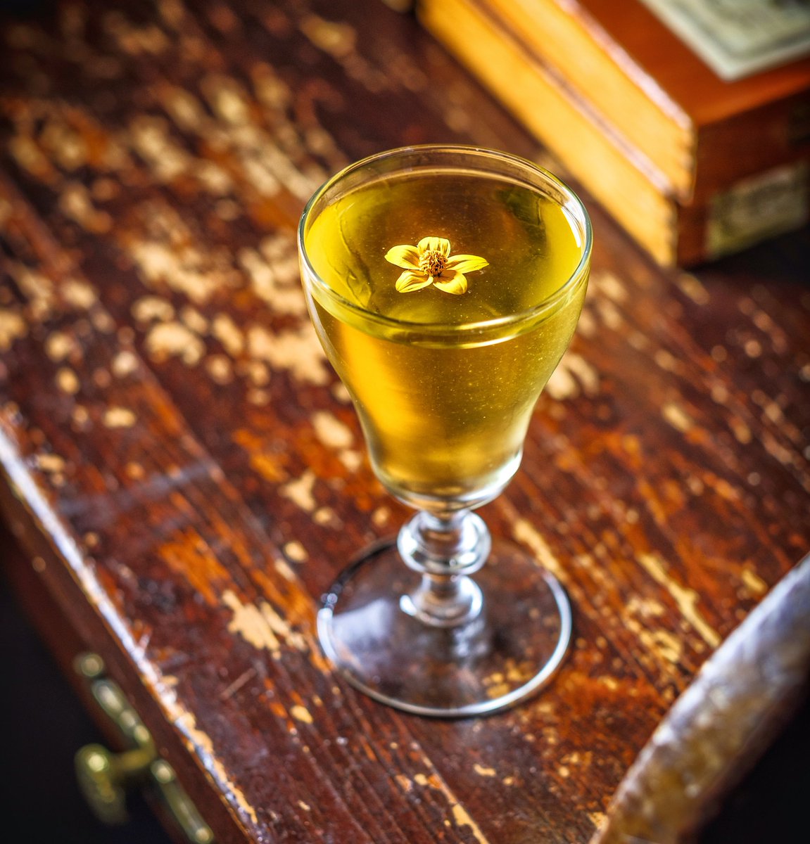 BandT_AZ's tweet photo. #Vanilla Bon-Bon #Martini inspired by the old Bon-Bon cocktail we used to made at #labbar. This redux takes Sous-vide vanilla #vodka and limoncello stirred with butterscotch and balanced with acid phosphate. https://t.co/BaYd4xo5tb