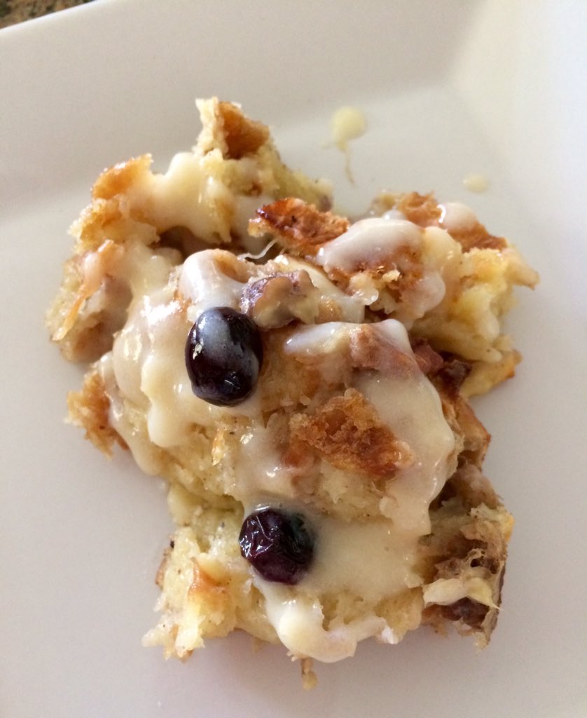 Bar3lylist3ning's tweet photo. Banana blueberry pecan bread pudding with vanilla sauce... my new favorite recipe #dessert #baking #breadpudding https://t.co/KaWgf3OeLm