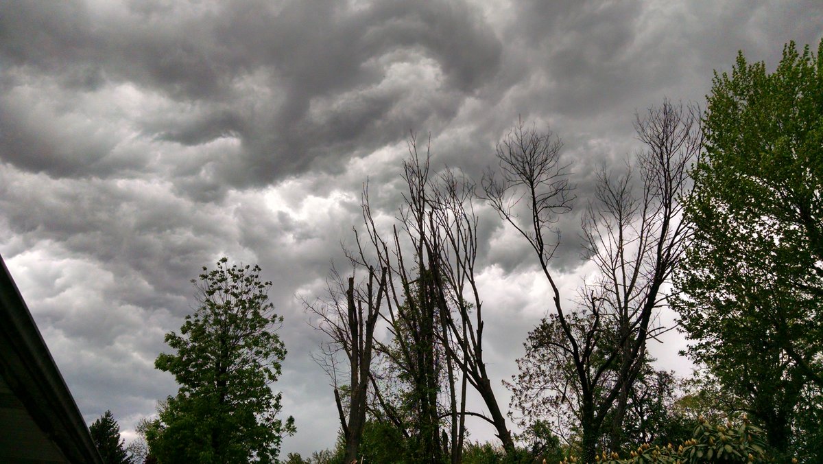 lbwall7's tweet photo. @StephanieAbrams crazy clouds in Easton PA! https://t.co/dBPUjwJoqG