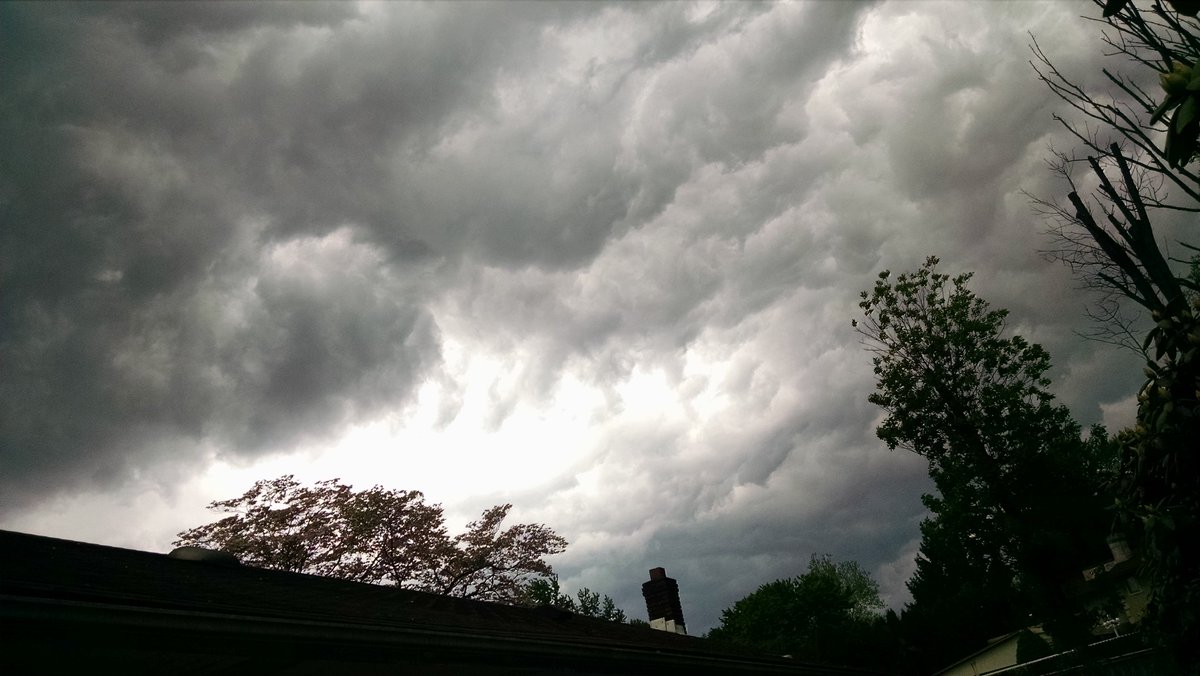 lbwall7's tweet photo. @StephanieAbrams crazy clouds in Easton PA! https://t.co/dBPUjwJoqG