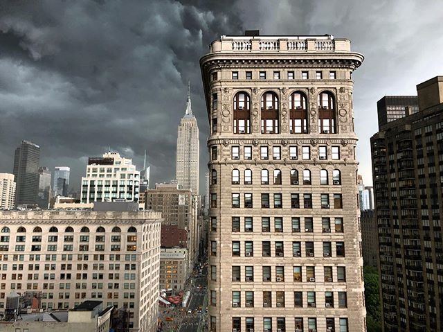 aczeb's tweet image. The end is nigh!! #storm #nyc #flatiron ift.tt/2rJ7WdL