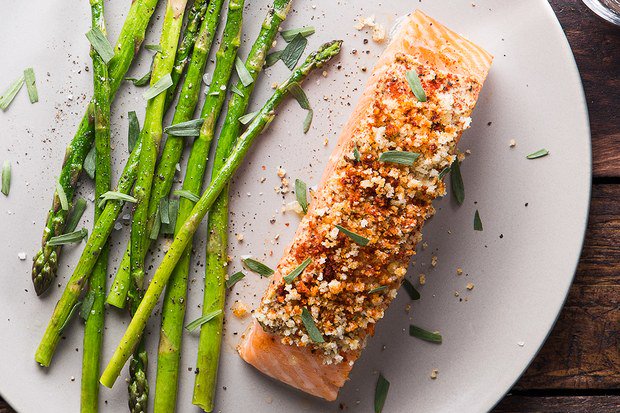 Mustard-crusted baked #salmon with #asparagus is the perfect low-calorie, low-hassle weeknight meal! #eatclean #healthyeating 

Find this #recipe and others: porterandcharlesrecipes.ca