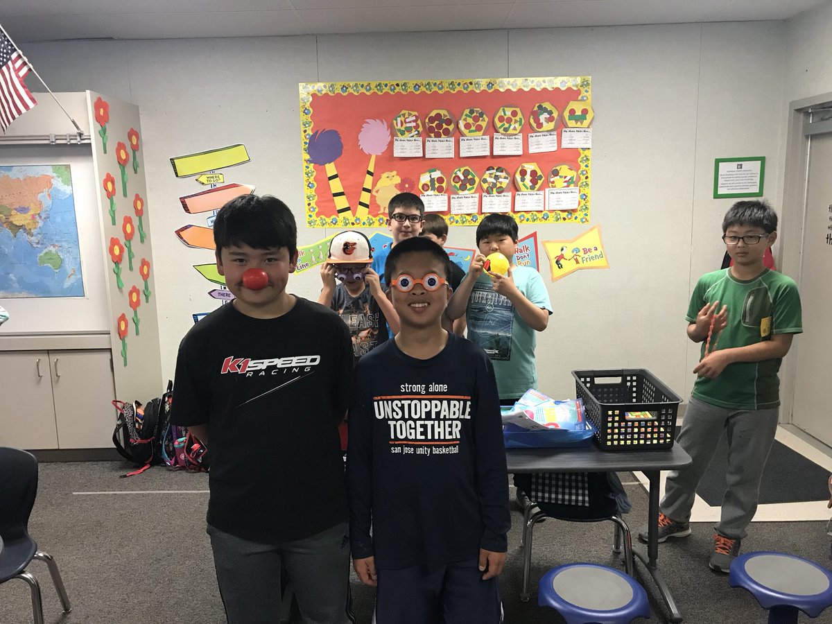 MsSheBuilder's tweet photo. Mrs. Dinsdale is sharing her 5th grade students to Ms. Bettencourt’s SDC classroom to help with social studies! #UsdLearns #guadroars https://t.co/1YIaj2XJAB