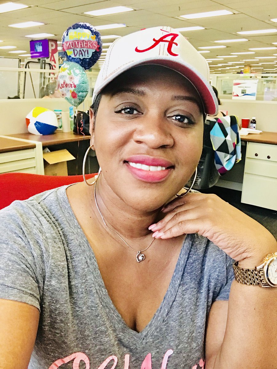 thetraceed's tweet photo. 🧢🎩🧢👒Hat day in hotHam🌞🌞 #teamWeldon #LifeAtAtt #multitasking #wewearmanyhats @alandria_fox @teamjohnsonbham @TerrishiaJenai @Sharanda83 @Team_Weldon https://t.co/Iz7KLOYCcT