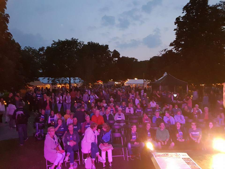 RolandBrons's tweet photo. On May 26th we play a benefit concert. I will also play a very special song "The Way I am" a song that I wrote for friends lost. @SamenLoopAlphen @MurpheysLawBand #FightAgainstCancer
@TaylorGuitars @schertleraudio @G7thCapos @ElixirStrings @Klotzcables https://t.co/TqnCOcI7Xt