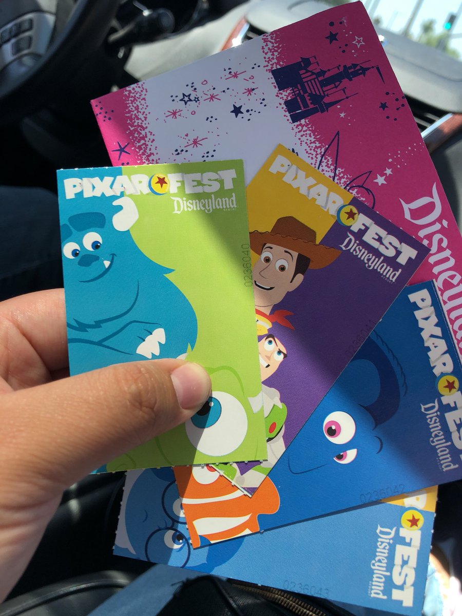 yoyeahhey's tweet photo. Just picked up my Disneyland tickets 😍😁😁😁😁😍 Thanks @TheWoodyShow #youknow #rippppp #melove https://t.co/DjBvNnO8S9