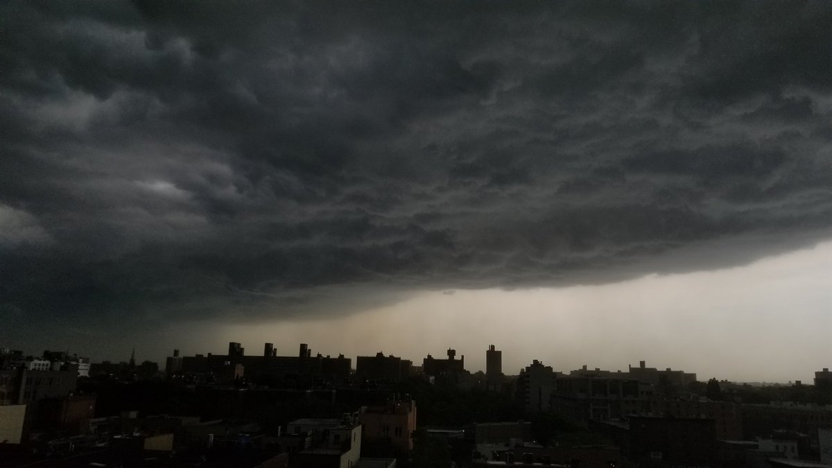 booredatwork's tweet photo. This is #Brooklyn right now https://t.co/zfup6D5YGn