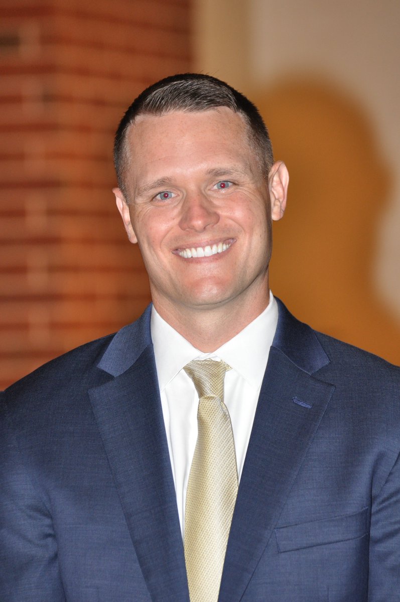 bartowschools's tweet image. THERE'S A NEW COLONEL IN TOWN: Meet Principal Stephen Revard! We're excited to introduce you to Cass High's newest addition!
He comes to us from North Cobb High School where he taught for six years and served as an administrator for the last four years.