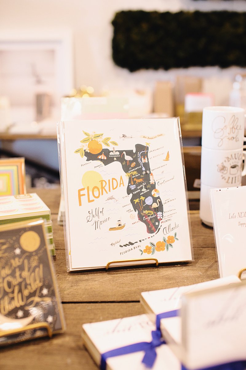 I think we ALL could use a reminder that Florida is, in fact, the Sunshine State. Fortunately, Quinn has got us covered with the most adorable @RiflePaperCo wall hangings, reminding us of the brightest days in this beautiful place we call home! 😍🍊