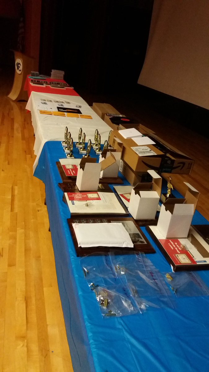esterohsband's tweet photo. #MusicAwards are ready for tonight! #wildcatpride https://t.co/2o35XslUQ4