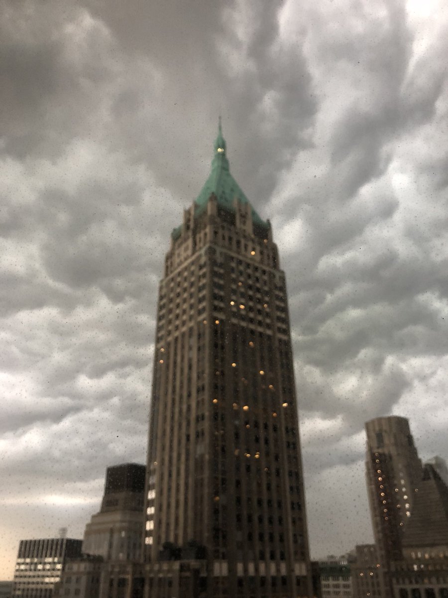tvongruenigen's tweet photo. A storm is coming
#trumpbuilding
#nyc https://t.co/28IV6zJQvi