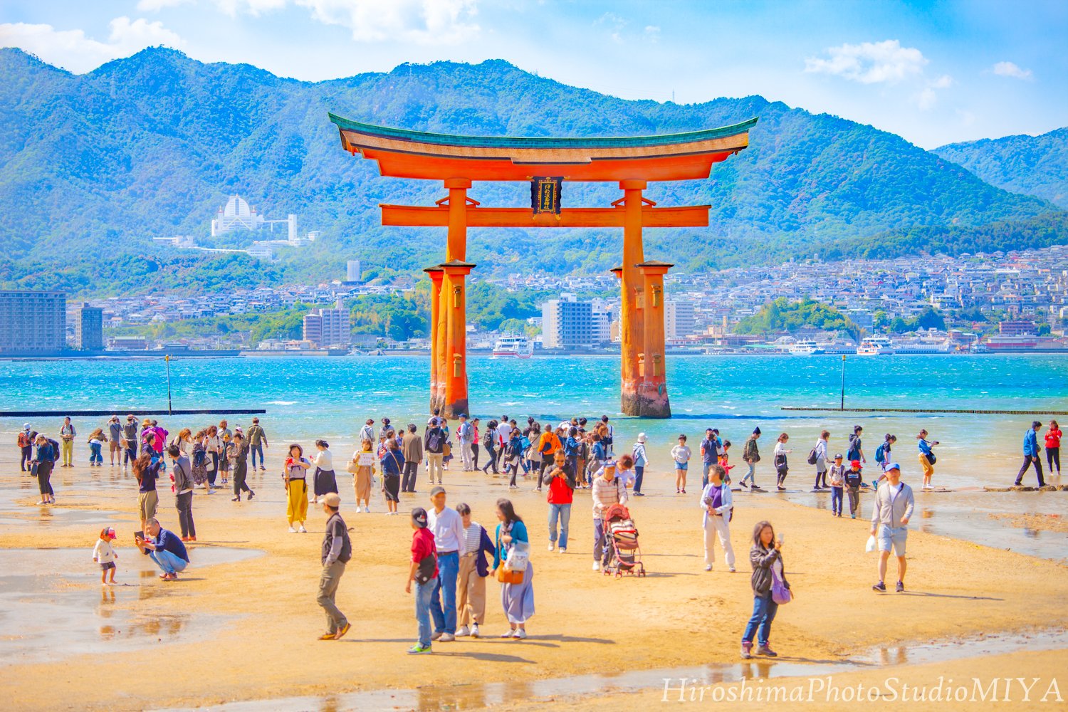Miya Photoartists広島 宮島の大鳥居は 潮の満ち欠けによって見える景色が変わるので みんなそれぞれ好みの景色がありますね 広島 宮島 厳島神社 安芸の宮島 鳥居 大鳥居 この大鳥居は地面に埋まらず自重だけで立っている T Co