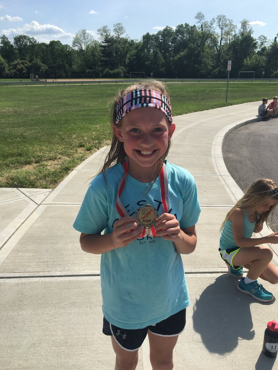 TrishSullivan16's tweet photo. Maddux Runs celebration! Devil Run, treats, prizes and awards!! Great day! Great group! @FHSchools @TrishSullivan16 @MadduxMustangs https://t.co/aT1ZaoDGch