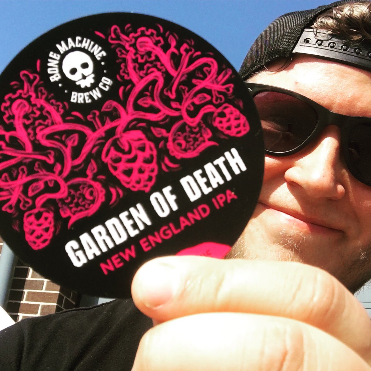 Available through <a href="/verticaldrinks/">Vertical Drinks</a> @JollyGoodBeer <a href="/PigsEarsBeer/">PigsEarsBeer</a> <a href="/PigsEarsWEST/">PigsEarsWest</a>. The beer I mean. The buffoon holding the badge is available through big plates of pasta. 😂