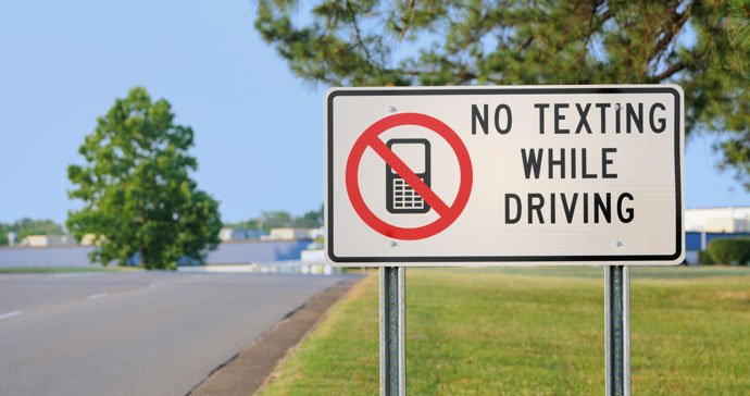AMAcommunity's tweet photo. 8 simple ways to not be a distracted driver. https://t.co/fd8Q6cmBEb https://t.co/uxJMOesr7t