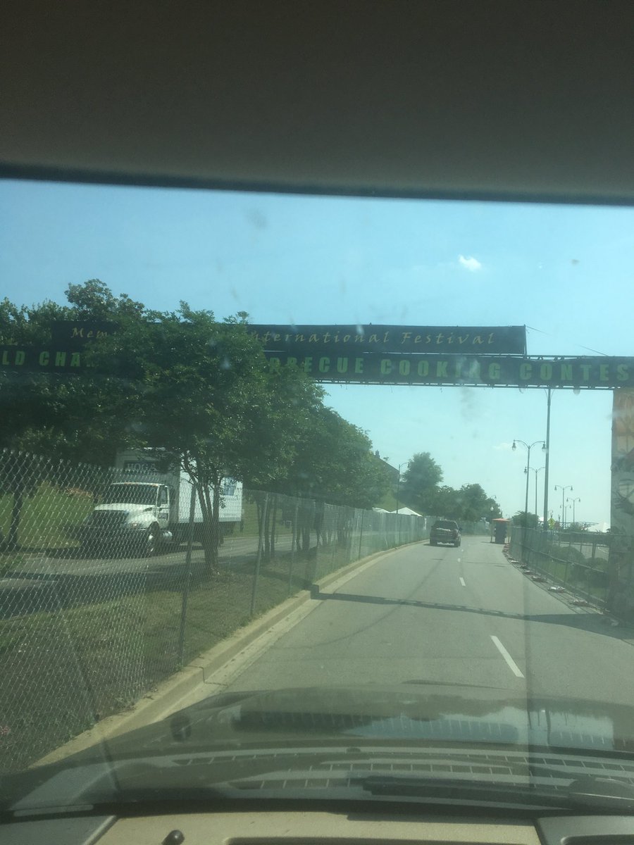 HogDatNation's tweet image. @HogDatNation pulled in to throw down with @usualsaucepects