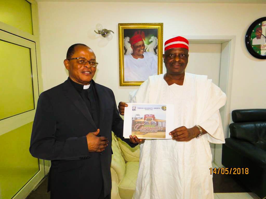 KwansDigiComms's tweet photo. He, @KwankwasoRM been presented with a letter of nomination for a Honorary Doctorate Degree in Political Science (Ph.D pol science) by Rev. Prof. John Bosco Akam, the founder Chancellor &amp; Chairman Board Of Trustees Of Tansian University Umunya yesterday in Abuja. #Kwankwasiyya https://t.co/NQv5aXrhyp