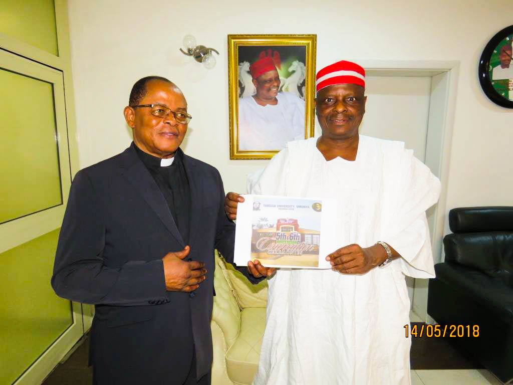 KwansDigiComms's tweet photo. He, @KwankwasoRM been presented with a letter of nomination for a Honorary Doctorate Degree in Political Science (Ph.D pol science) by Rev. Prof. John Bosco Akam, the founder Chancellor &amp; Chairman Board Of Trustees Of Tansian University Umunya yesterday in Abuja. #Kwankwasiyya https://t.co/NQv5aXrhyp