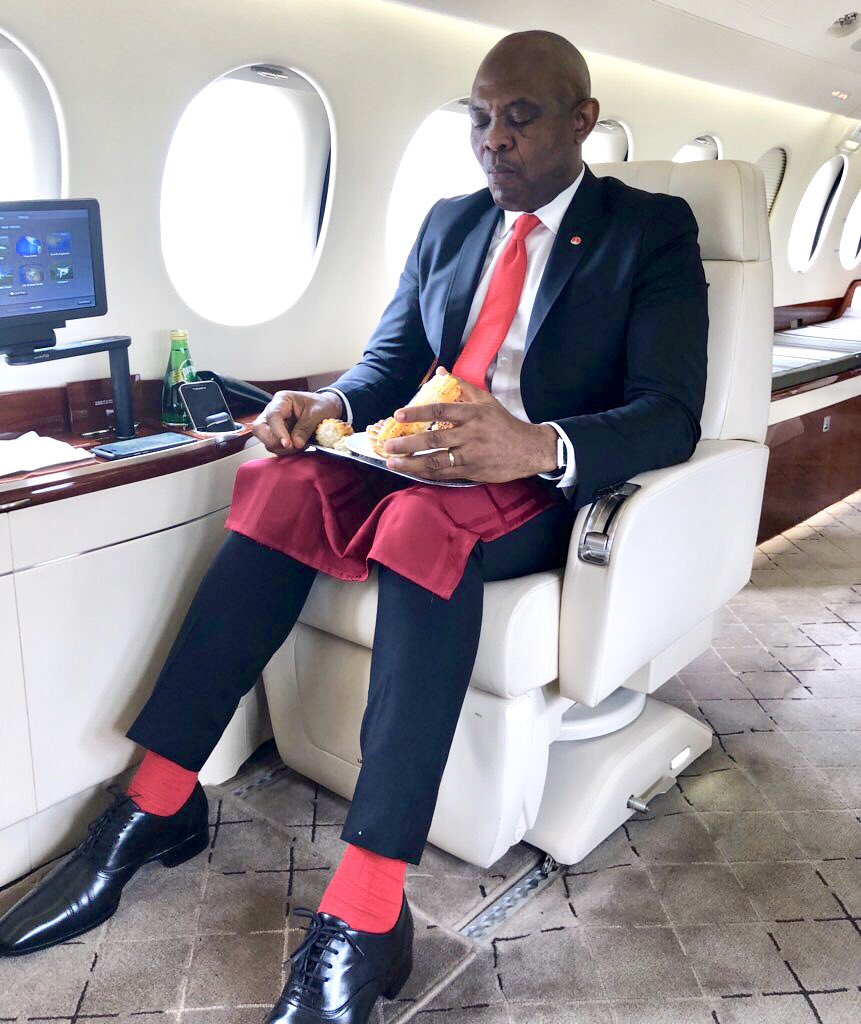 TonyOElumelu's tweet photo. My colleague caught me mid-chew as I was snacking on some corn on my flight to #Abuja today

#TOEWay #travel #corn https://t.co/Uxlxog68mX