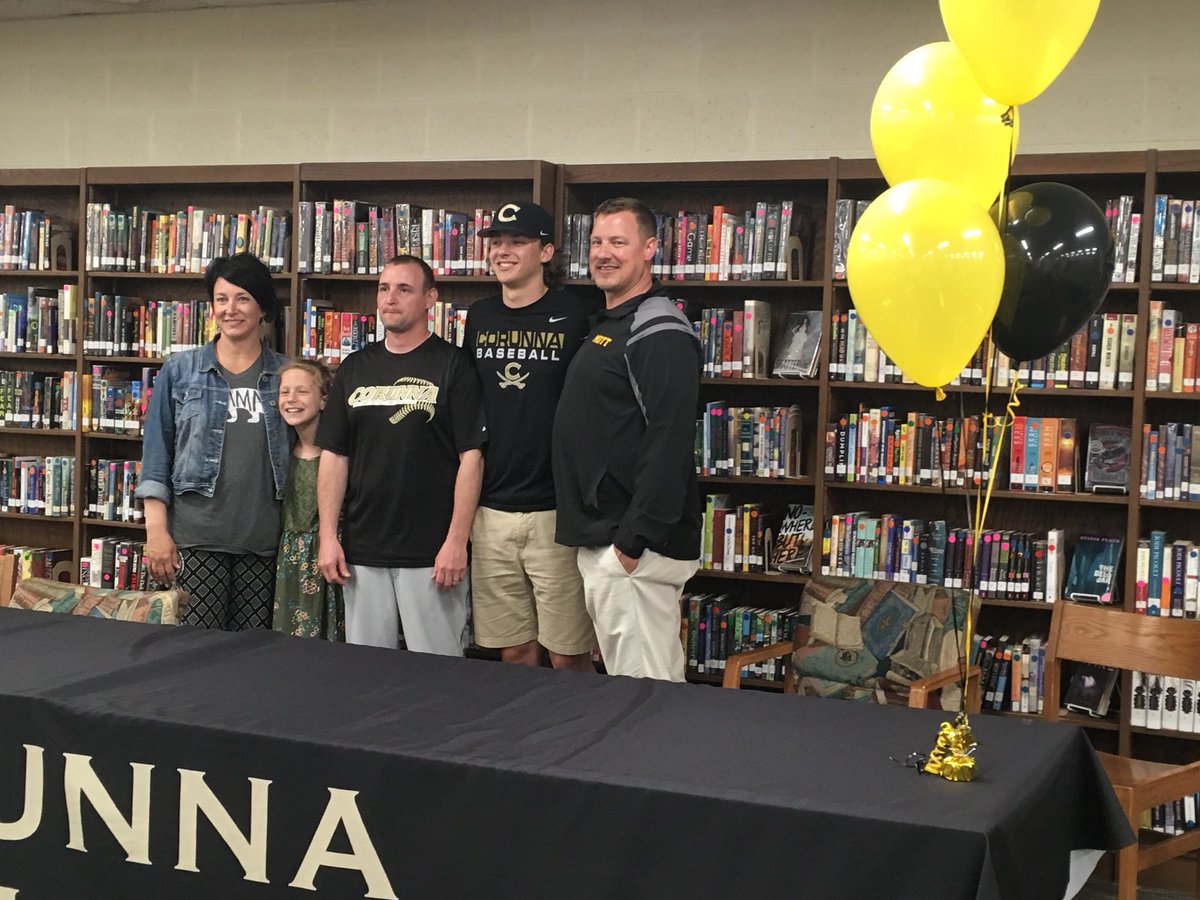 Corunna_HS's tweet photo. Always great to see an athlete move on to the next level. Congrats Austin #Mottbaseball https://t.co/3zZuOhsOQB