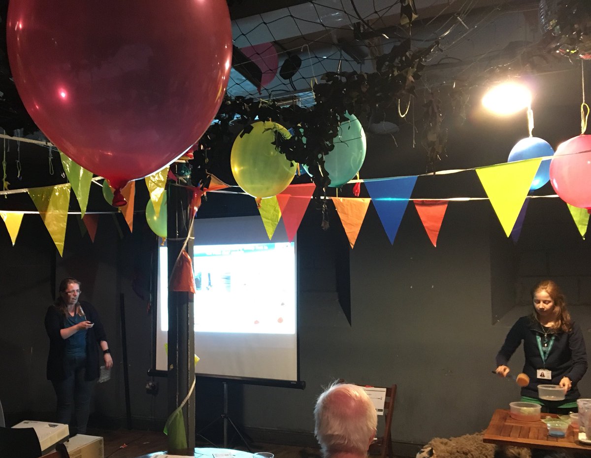 WenWapenaar's tweet photo. Great talks from @SVMSCMRG Sabine, assisted by Jemma 👩🏫and Nancy 🐑, followed by @razda5 on roots and how we can cleverly spy on them @pintofscience #pint2018 Nancy decided lounging in the boot was the best place on her way home @FlockHealth https://t.co/7RAlZksWoE