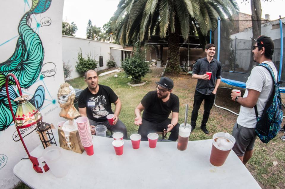 hackfundgdl's tweet image. El día está perfecto para que vengas a #HFProdev a tomarte una chela mientras escuchas a @eatcodetravel.
Comenzamos con registro a las 7:30pm e iniciamos la charla a las 8:30pm, no te pierdas ningún detalle del evento.
Registro: hfpd0518.eventbrite.com