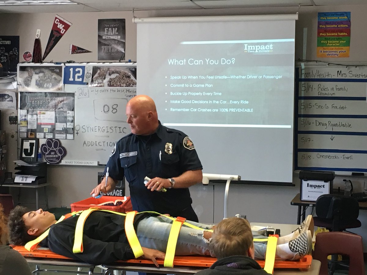 SnoRegionalFire's tweet photo. Today Fire District 7 spent all day at #JacksonHigh in @millcreekwa teaching our newly designed Impact Teen Driving lesson. Students learned how their decisions to not drive distracted or be a distracting passenger can help save lives! #DriveSafe https://t.co/TgwdSgUtBp