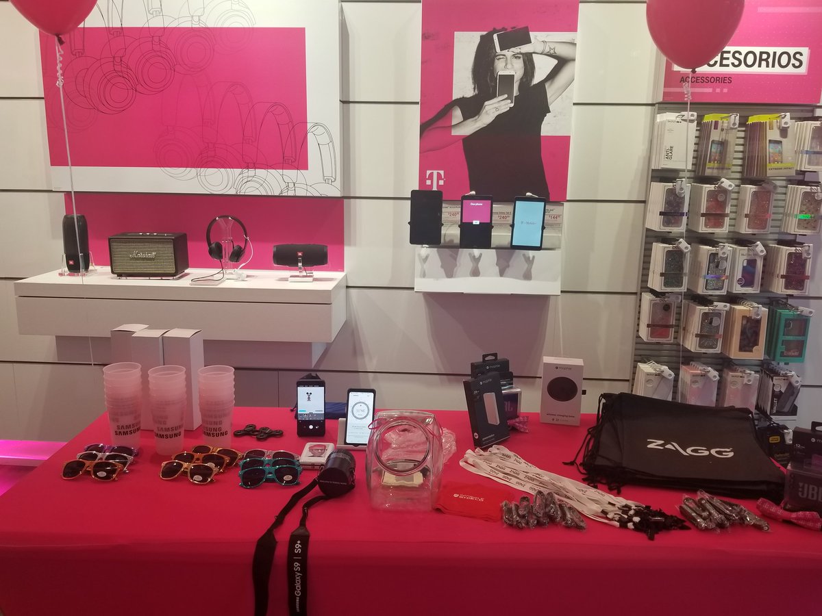 rdmgperez's tweet photo. #SalsaTuesday #TmobileWestlandMall Come show your dancing skills for Prizes and Giveaways and get 50% off #MilitaryFamilyPlans and select Galaxy phones @vanessalozano88 @pattyc101 https://t.co/9abIuKfdJU